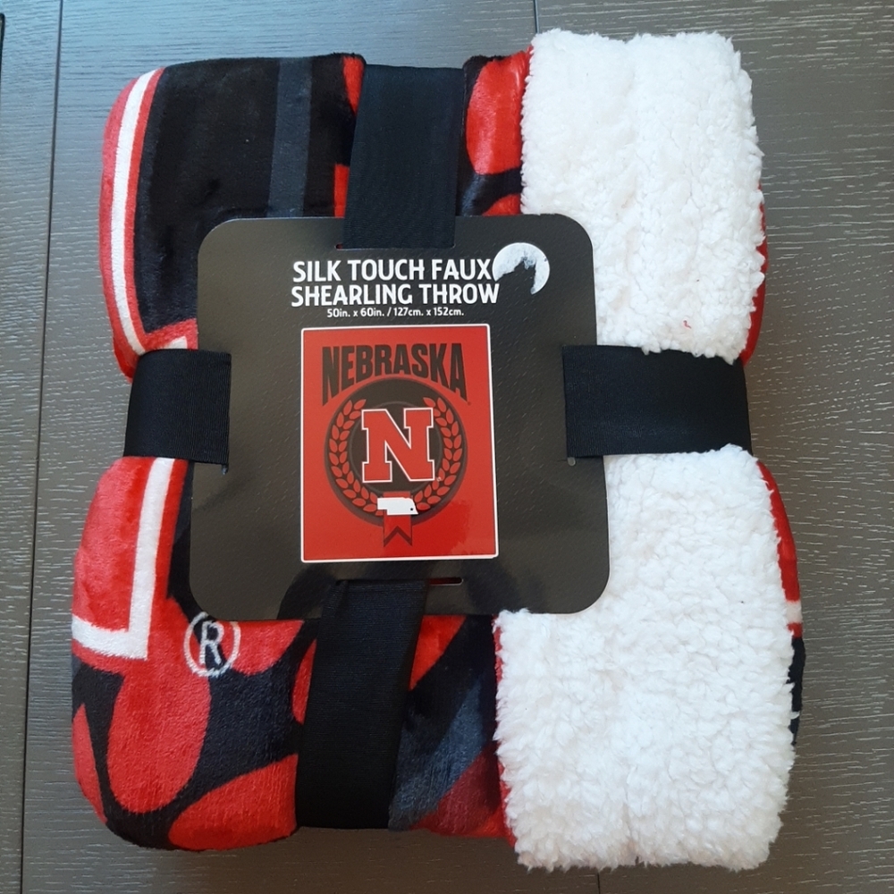 🆕️ Nebraska Red and Black Silk Touch Throw